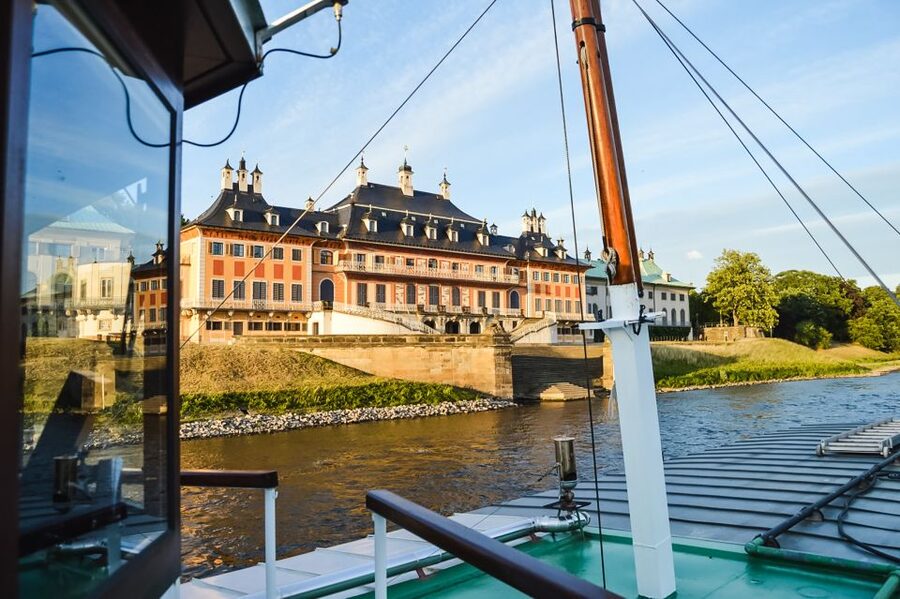 Dresden: Elbe River Cruise to Pillnitz Castle - Crossing Dresden’s four famous bridges