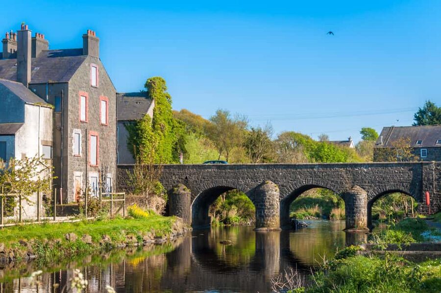 Dublin: Belfast Walk, Dunluce Castle & Giant’s Causeway - Belfast: a 70-minute walk, then your own plan