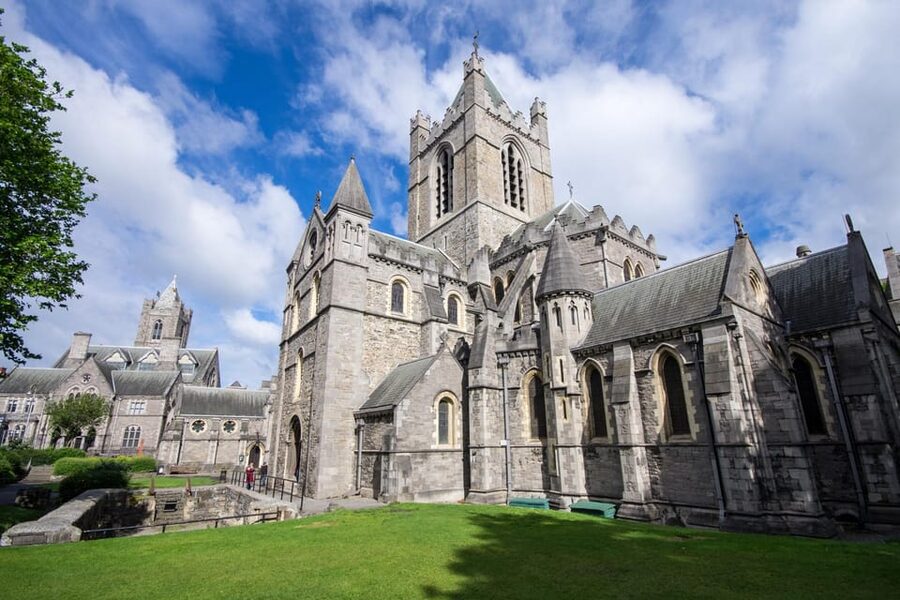 Dublin: Book of Kells, Dublin Castle and Christ Church Tour - Starting beside the Liffey in Temple Bar