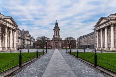 Fast-Track Book of Kells Ticket & Dublin Castle Tour