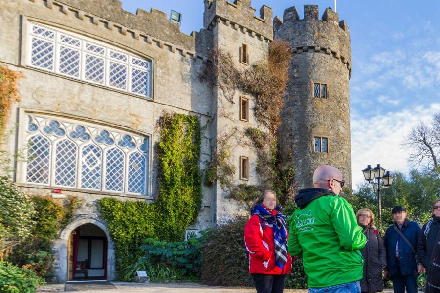 Dublin: Full-Day Howth and Malahide Castle Tour - From central Dublin to Casino Marino