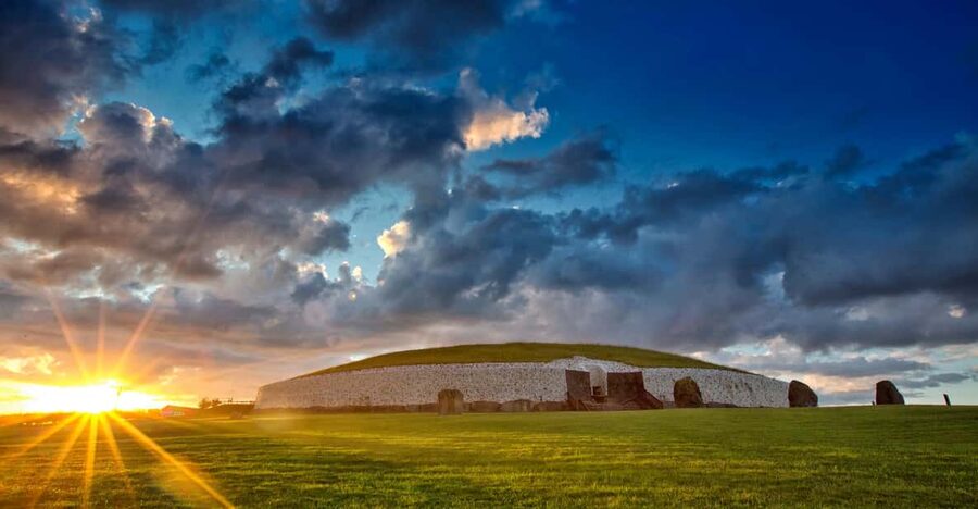 Dublin: Private Boyne Valley and Trim Castle Day Tour - Lunch in Slane and the Irish pub pause