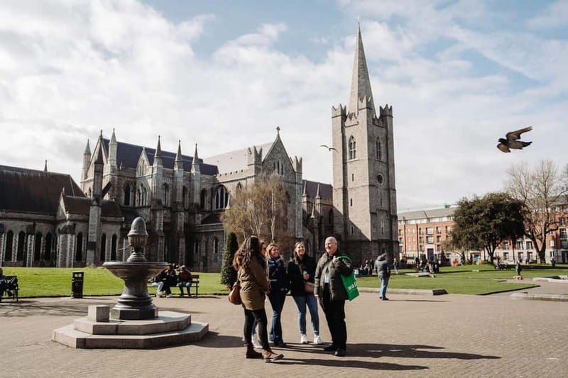 Dublin: Trinity College, Castle, Guinness and Whiskey Tour - A full day that connects Dublin’s biggest sights