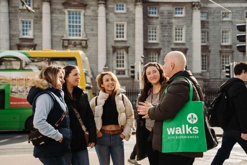 Dublin: Trinity College, Castle, Guinness and Whiskey Tour - Walking through central Dublin to Dublin Castle
