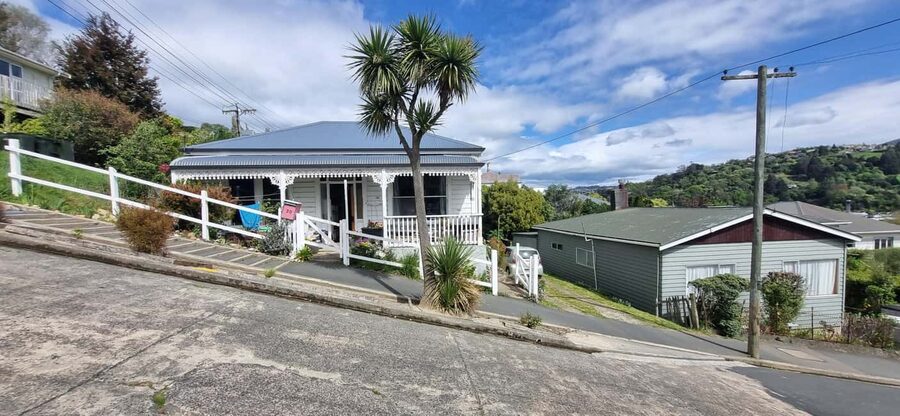 Dunedin City Highlights & Larnach Castle Tour - Dunedin Railway Station and the city’s grand style