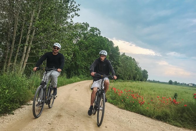 E-bike adventure among medieval castles and old villages - Borghetto sul Mincio, the morning’s highlight