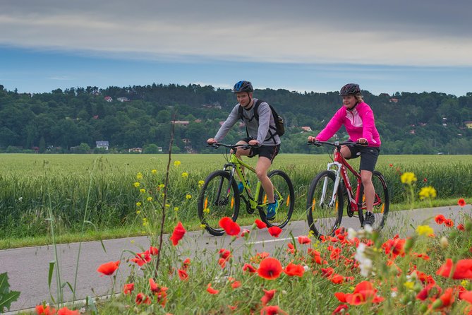 E-Bike Full-Day Trip From Prague: The Mighty Karlstejn Castle - Getting comfortable on the e-bike