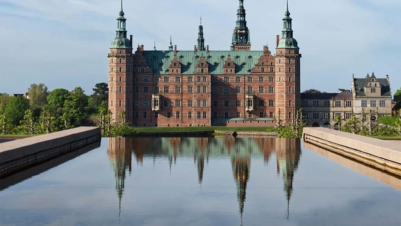 Easy Pace Tour of Kronborg Castle and Frederiksborg Palace - Kronborg Castle and the Hamlet Connection