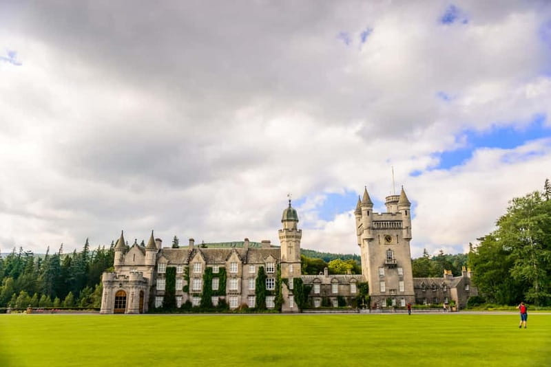 Edinburgh: Balmoral Castle and Scone Palace Royal Tour - Loch Leven adds a darker royal story