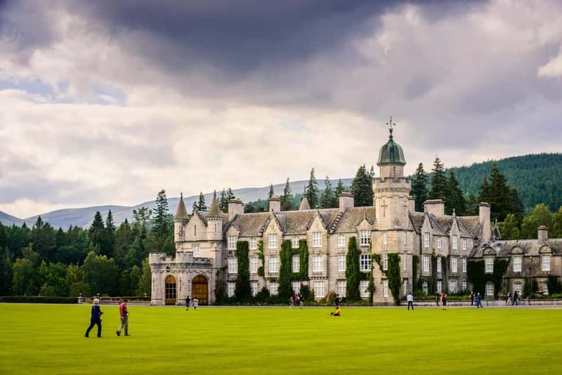 Edinburgh: Balmoral Castle and Scone Palace Royal Tour - The Forth bridges set the scene