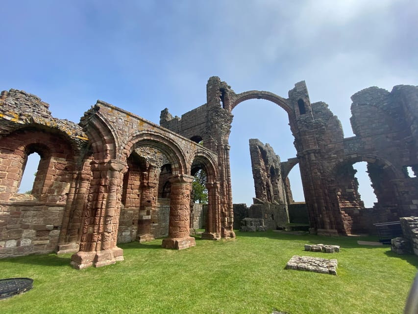 Edinburgh: Bamburgh Castle, Northumberland and Alnwick Trip - Bamburgh Castle and nine acres of medieval drama