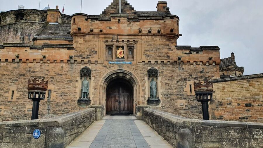 Edinburgh Castle: 120-Minute In-Depth Tour with Expert Guide - Key points to know before you book