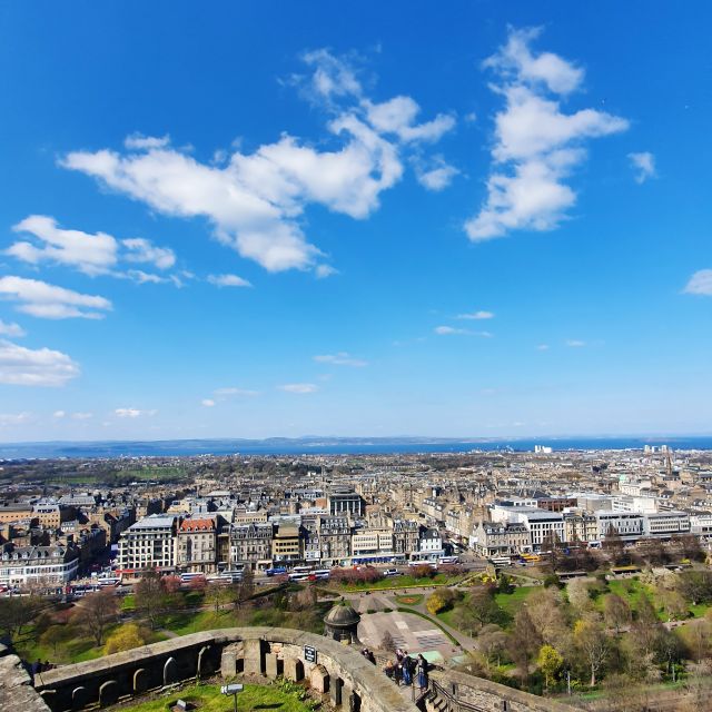 Edinburgh Castle: 120-Minute In-Depth Tour with Expert Guide - The Gatehouse and Mills Mount Battery
