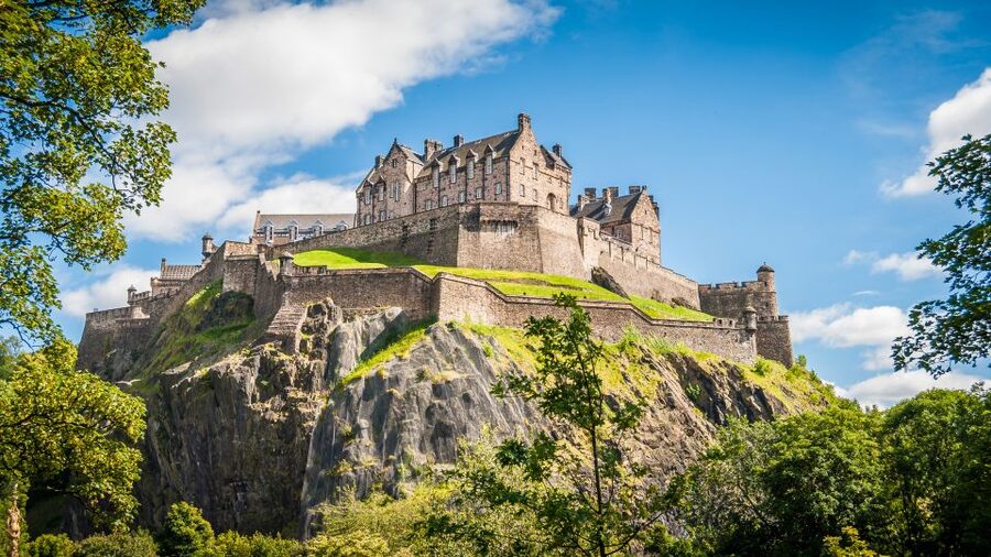Edinburgh Castle: 120-Minute In-Depth Tour with Expert Guide - The Great Hall and Crown Square