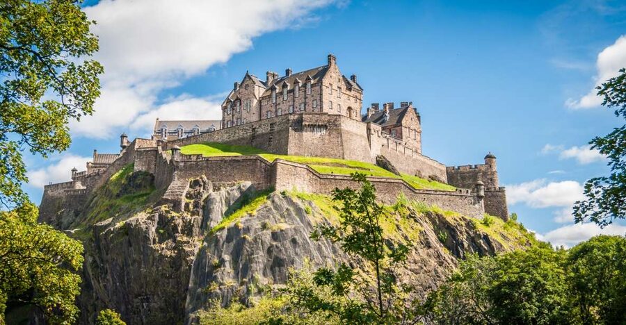 Edinburgh Castle: 120-Minute In-Depth Tour with Expert Guide - Finding the guide by the David Hume statue