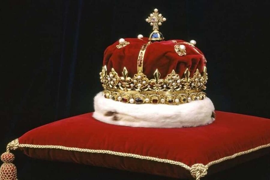 Edinburgh Castle: Express Guided Tour with Entry Ticket - Meeting at West Parliament Square