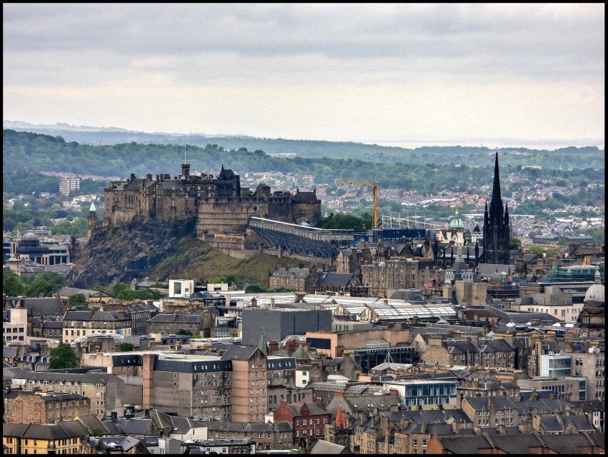 Edinburgh Castle: Guided Tour with Tickets Included - Why a guided visit works better than wandering alone