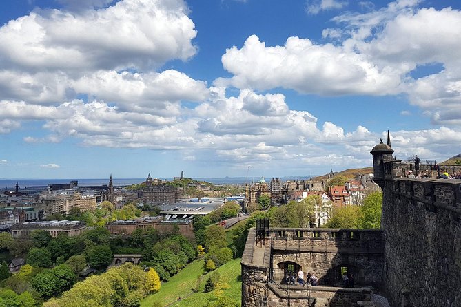 Edinburgh Castle Guided Walking Tour in English - Starting on the Royal Mile, not at the castle