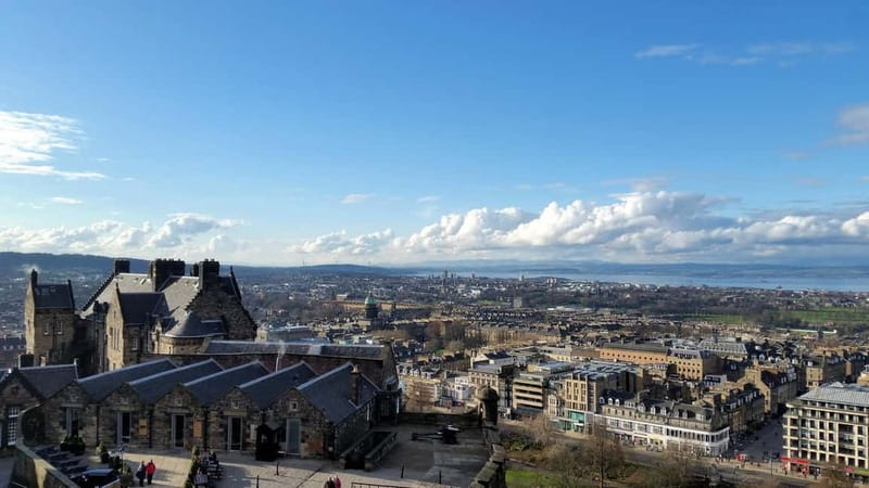 Edinburgh: Edinburgh Castle Guided History Tour with Tickets - Key points at a glance