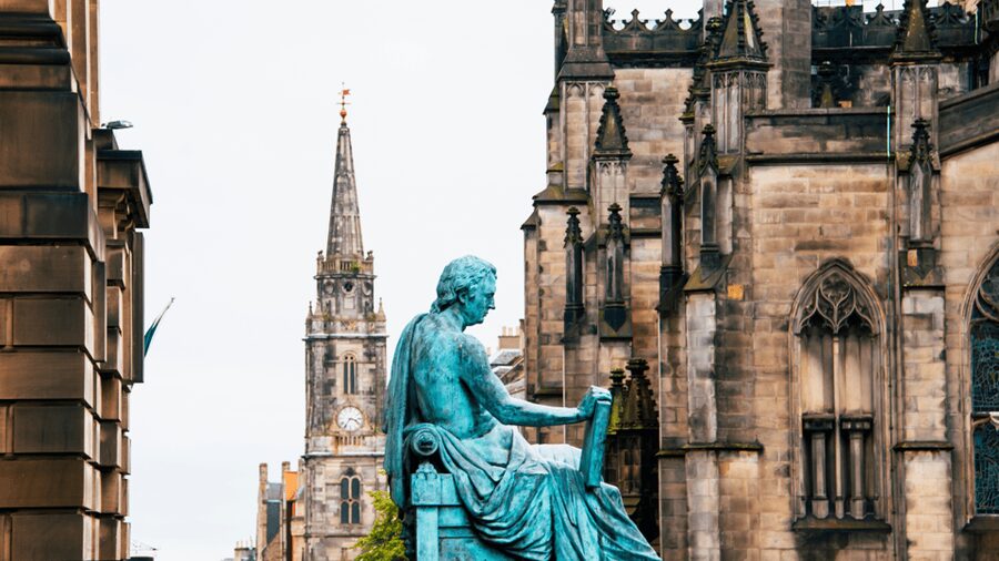 Edinburgh: Edinburgh Castle & Old Town Small Group Tour - Key points to know before booking