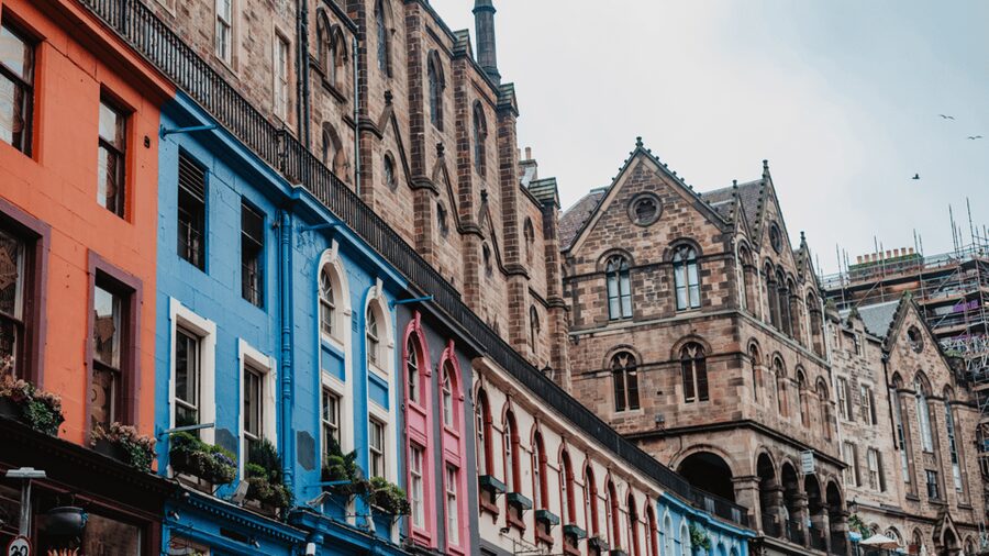 Edinburgh: Edinburgh Castle & Old Town Small Group Tour - From Bronze Age settlement to festival city
