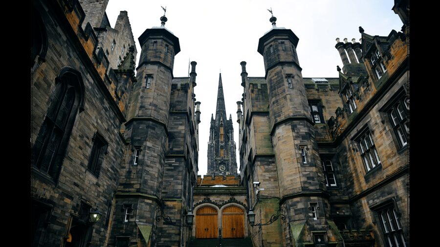 Edinburgh: Edinburgh Castle & Old Town Small Group Tour - Entering Edinburgh Castle after the walk