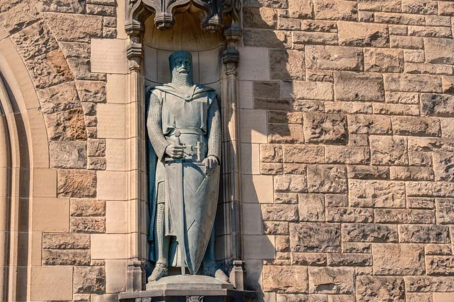 Edinburgh: Edinburgh Castle Tickets & Tour with Kilted Guide - The 1 o’clock gun and timing your visit