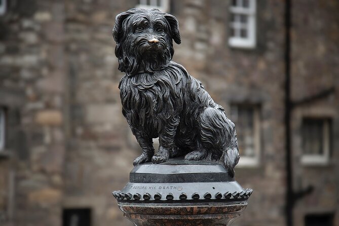 Edinburgh Full Day Walking Tour with Castle Included -Small Group - Closes, festivals, and the story of Greyfriars Bobby