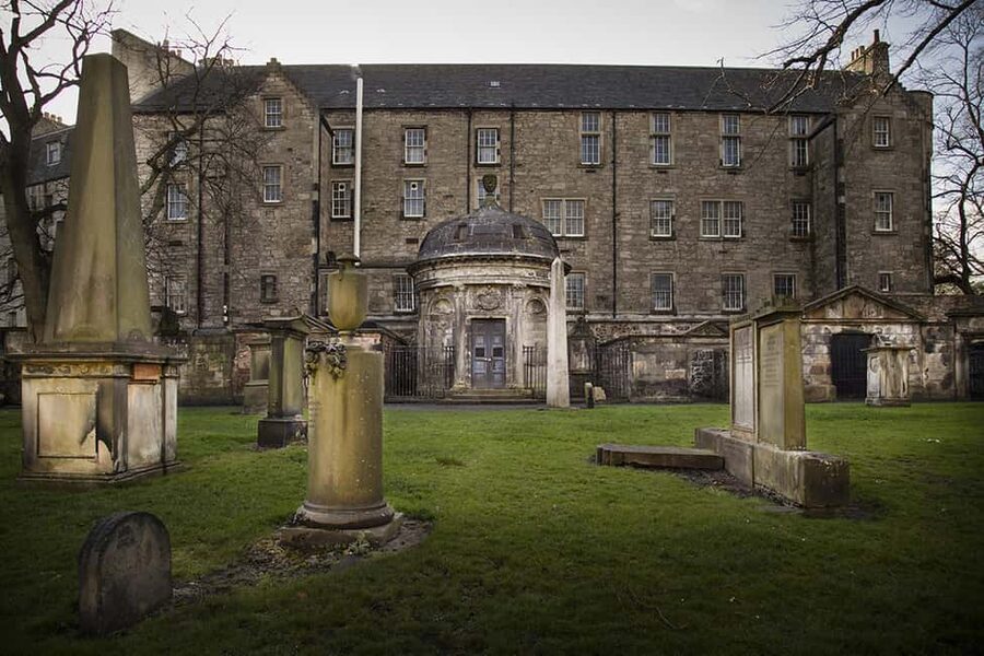 Edinburgh: Full-Day Walking Tour with Edinburgh Castle - Mercat Cross and St. Giles’ Cathedral