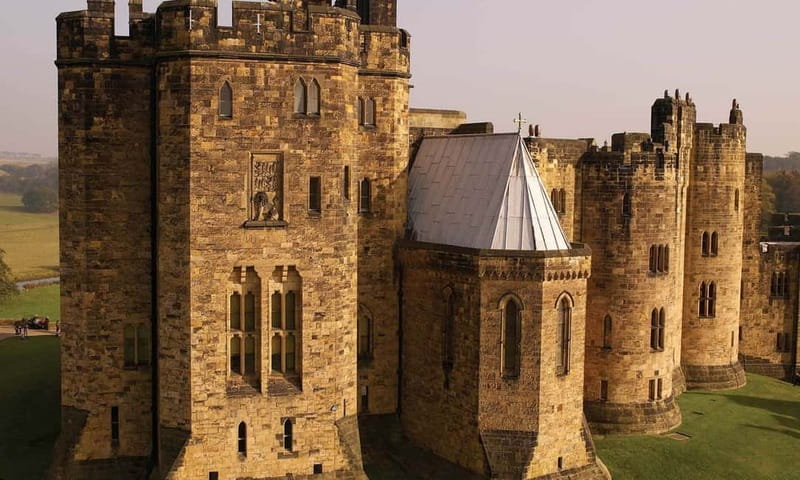 Edinburgh: Harry Potter and English Castles Tour in Spanish - A Full Day Across the Scottish-English Border