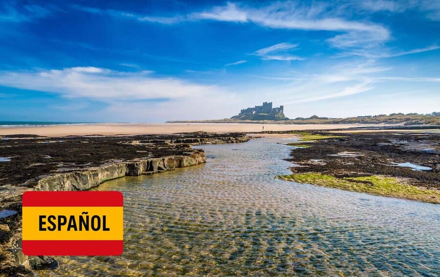 Edinburgh: Harry Potter and English Castles Tour in Spanish - Bamburgh Castle Beside the Beach