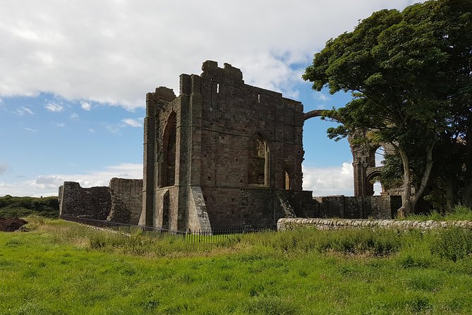 Edinburgh: Holy Island, Alnwick Castle & Kingdom of Northumbria - Who will enjoy this trip most