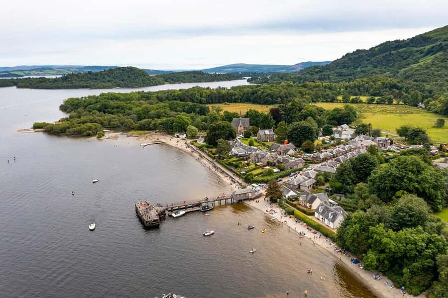 Edinburgh: Oban, Kilchurn Castle & Inveraray Tour in Spanish - Kilchurn Castle and the waters of Loch Awe