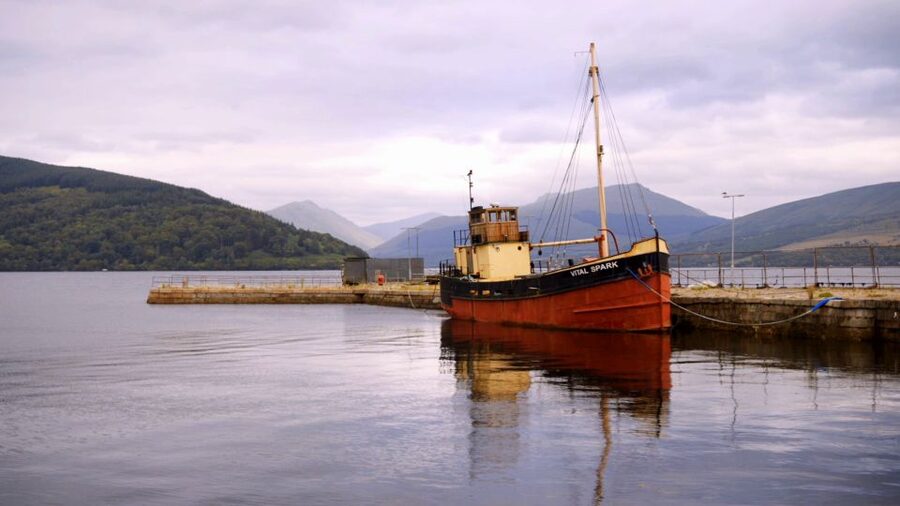 Edinburgh: Oban, Kilchurn Castle & Inveraray Tour in Spanish - Argyll Forest Park on the road home