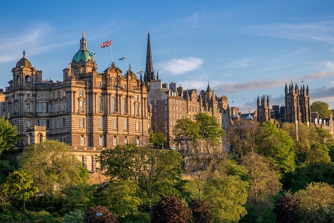 Edinburgh Rail Trip from London with Castle entry and Hop-on Hop-off bus - The Royal Mile connects the city’s main sights