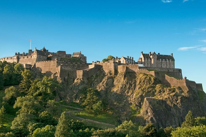 Edinburgh Rail Trip from London with Castle entry and Hop-on Hop-off bus - Getting your bearings from Edinburgh station