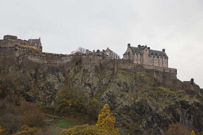 Edinburgh Skip-the-Ticket-Line Castle Walking Tour - National War Museum and Scotland’s military past