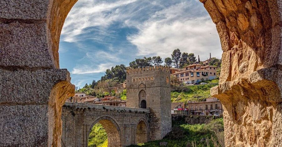 Essential Toledo with Alcázar - Meeting your guide at the Army Museum
