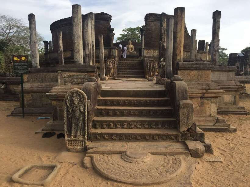 Exclusive: Sigiriya Fortress & Polonnaruwa Guided Tour - Lunch between the two major stops