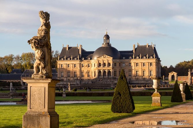 Fontainebleau and Vaux-Le-Vicomte Castle Small-Group Day Trip From Paris - Lunch in Fontainebleau, with freedom to choose