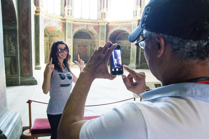 Fontainebleau and Vaux-Le-Vicomte Castle Small-Group Day Trip From Paris - What the small minivan changes