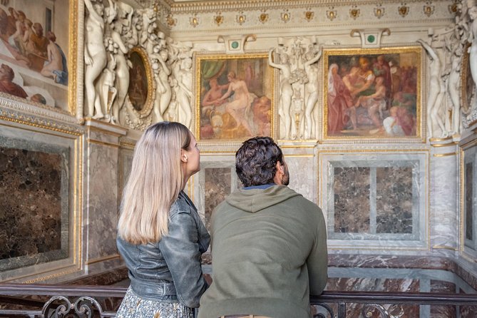 Fontainebleau and Vaux le Vicomte Chateaux Day Trip from Paris - Two castles, two very different French stories