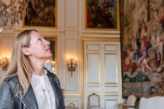 Fontainebleau and Vaux le Vicomte Chateaux Day Trip from Paris - The coach transfer and the importance of the clock