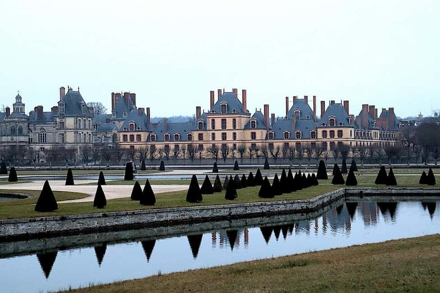 Fontainebleau Castle Private guided tour from Paris - Seeing the royal rooms at a sensible pace