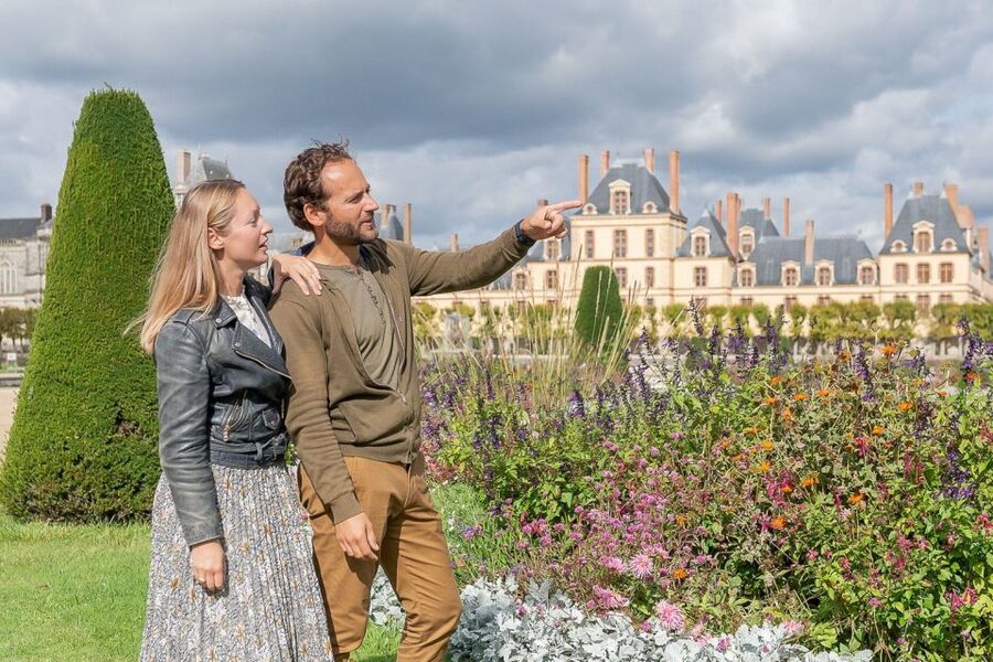 Fontainebleau & Vaux-le-Vicomte Châteaux Day Tour from Paris - Transport, timing, and the return to Paris