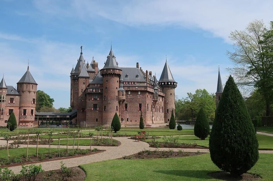 From Amsterdam: Muiderslot and De Haar Castle Tour - De Haar: medieval roots, modern luxury