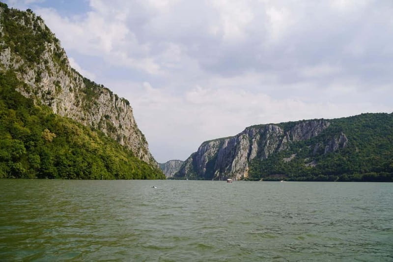 From Belgrade: Golubac Fortress and Iron Gate Gorge Tour - Cruising through the Iron Gates