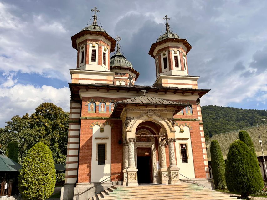 From Brașov: Romanian Castle Tour with Bran and Peles - From Brașov to Bran before the crowds