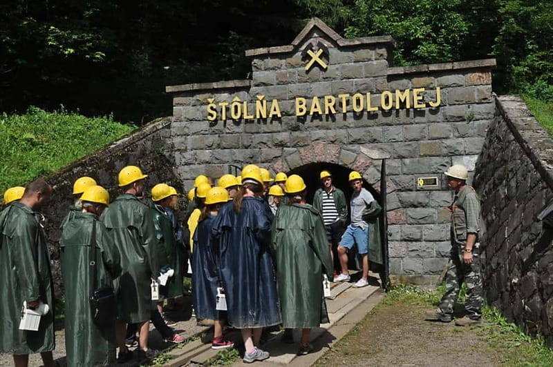 From Bratislava: UNESCO: Banská Štiavnica: Mine, Castle, Spa - Walking Banská Štiavnica between castles and cafés