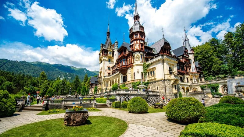 From Bucharest: Dracula's castle, Peles Castle and Brasov - Key points to know before booking